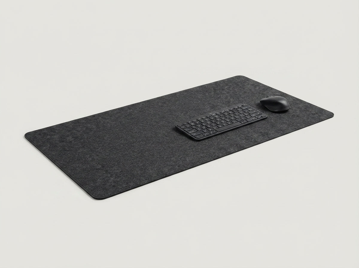 Ergora Felt Desk Pad in graphite, 80x40cm, flat studio shot